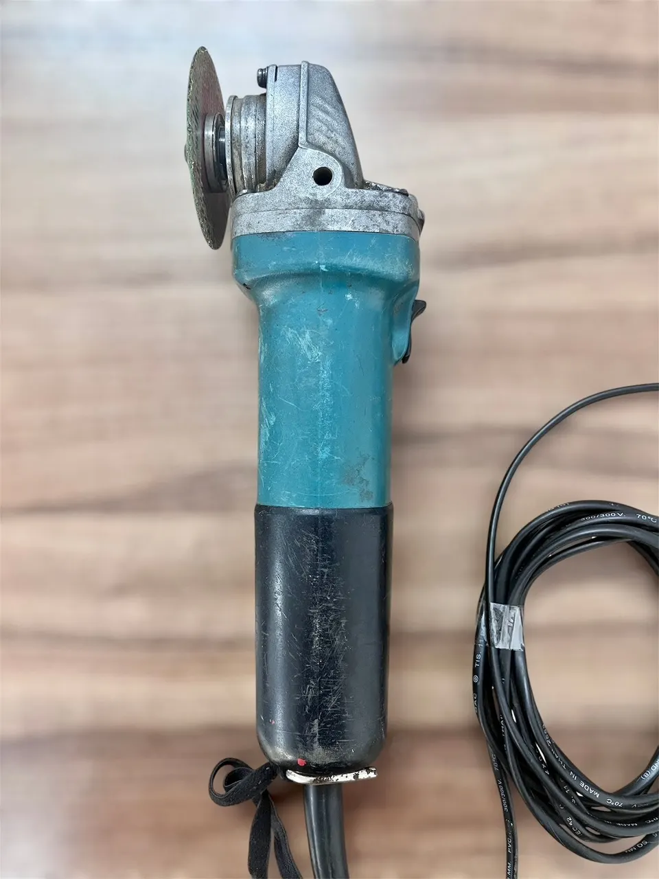 เครื่องเจียร Makita 4 นิ้ว รุ่น 9556NB รูปที่ 2