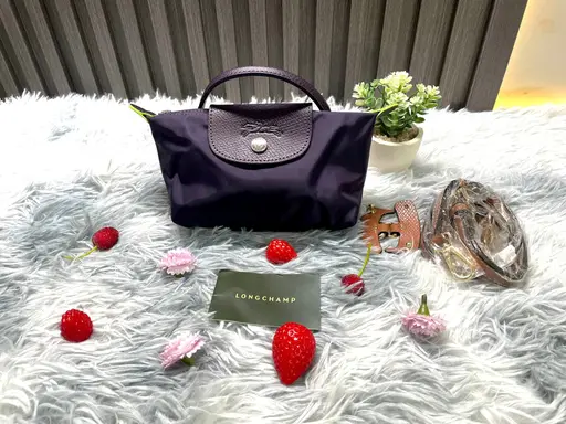 ใหม่ มือหนึ่ง กระเป๋า Longchamp Le Pliage Original Pouch with Handle สีม่วง มีสาย