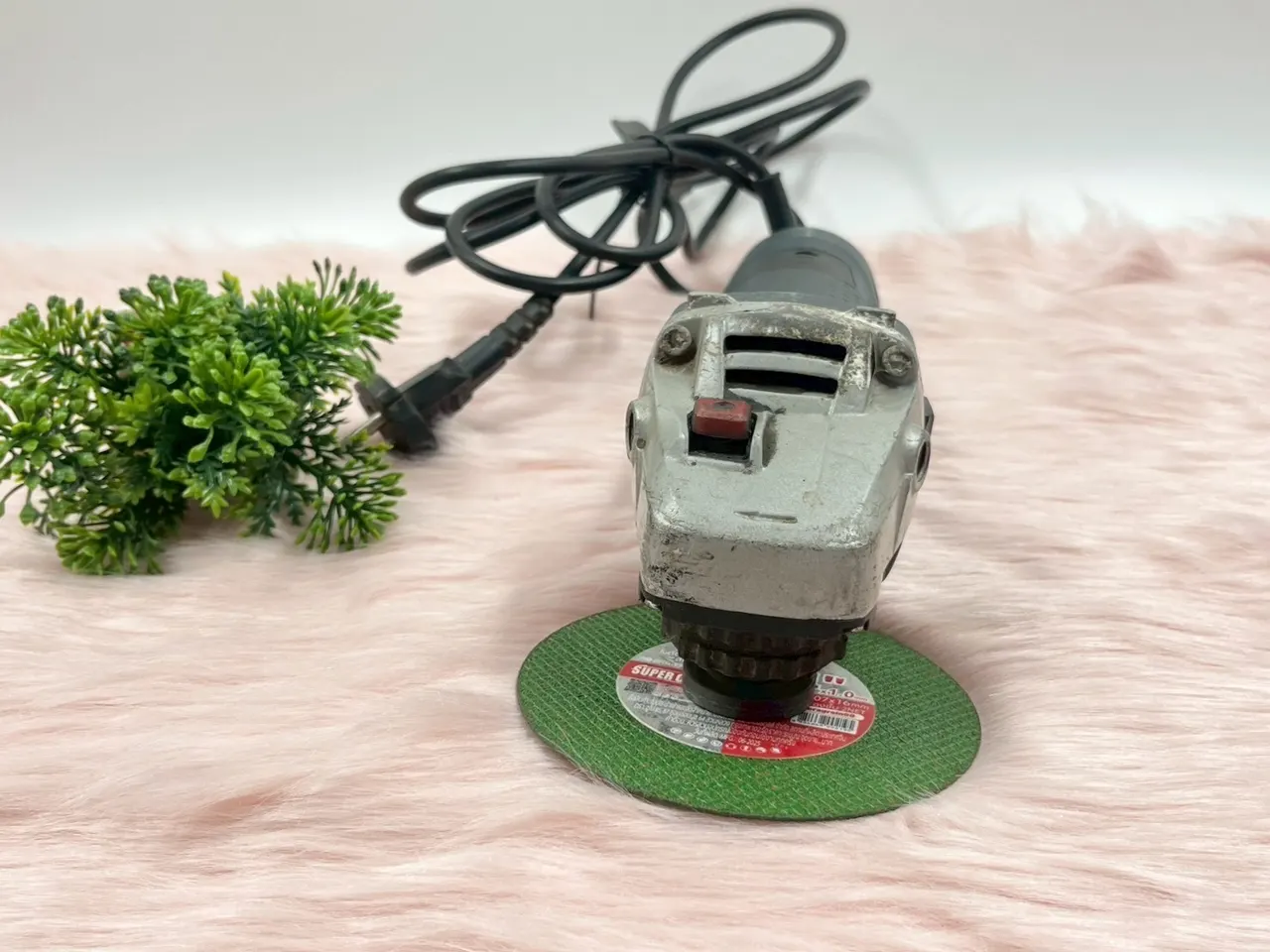 BOSCH เครื่องเจียรไฟฟ้า GWS 7-100 ET รูปที่ 2