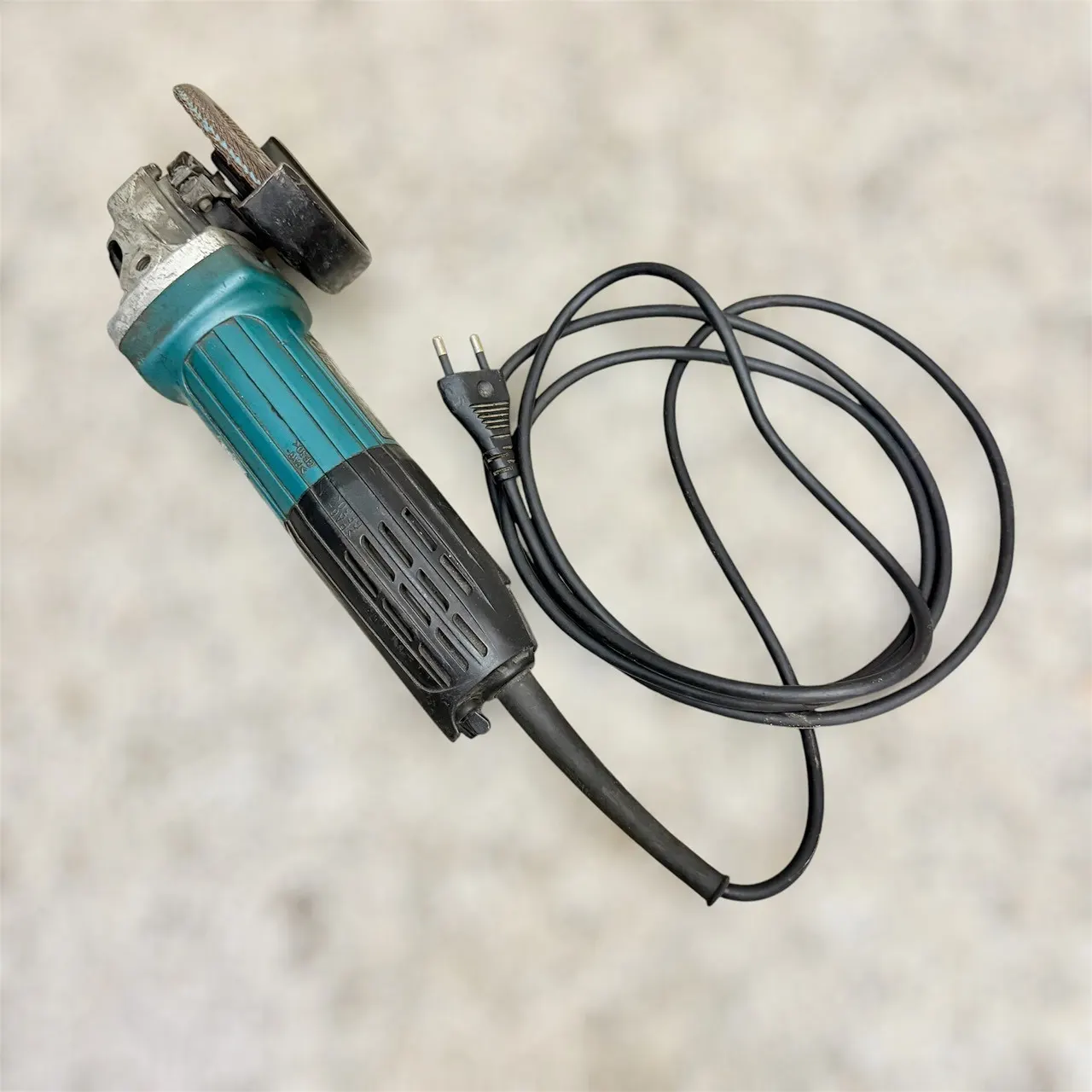 MAKITA GA4031 : เครื่องเจียไฟฟ้า 4 นิ้ว 720 W รูปที่ 2