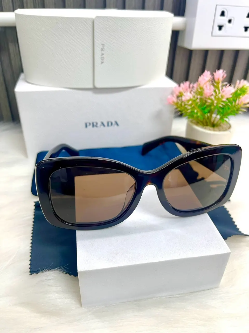 แว่นกันแดด Prada รุ่น SPR A08-F รูปที่ 2