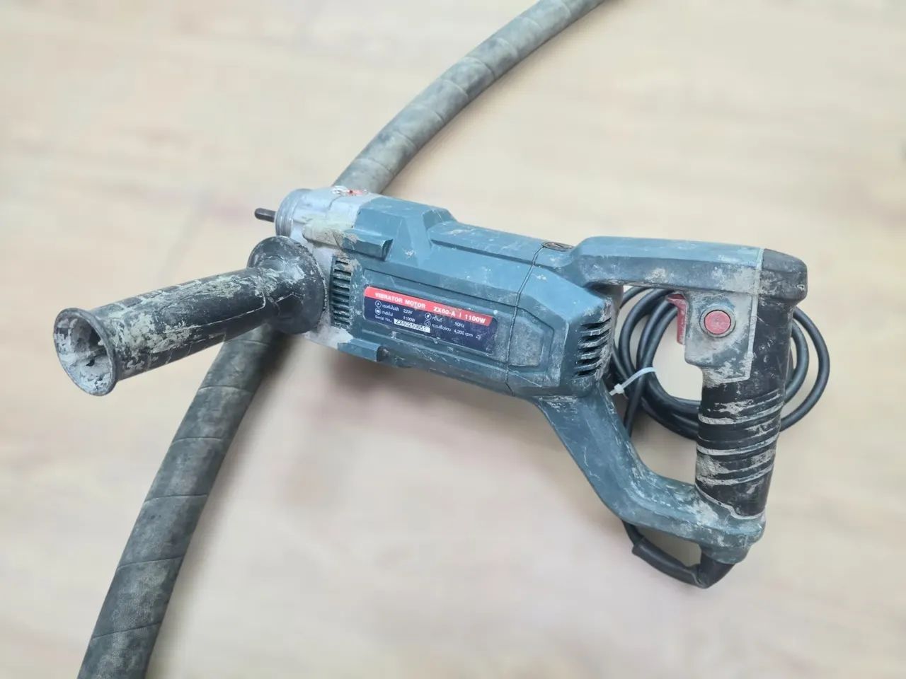 เครื่องจี้ปูนไฟฟ้า BISON รุ่น ZX60-A พร้อมสายจี้ปูนยาว 2 เมตร รูปที่ 2