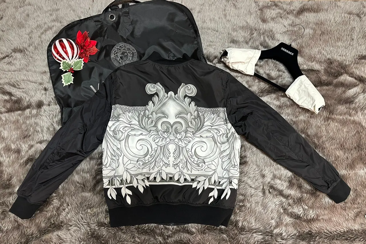 Versace Baroque Printed Reversible Bomber Jacket รูปที่ 2