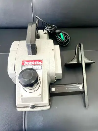 Makita กบใสไม้ 1804N