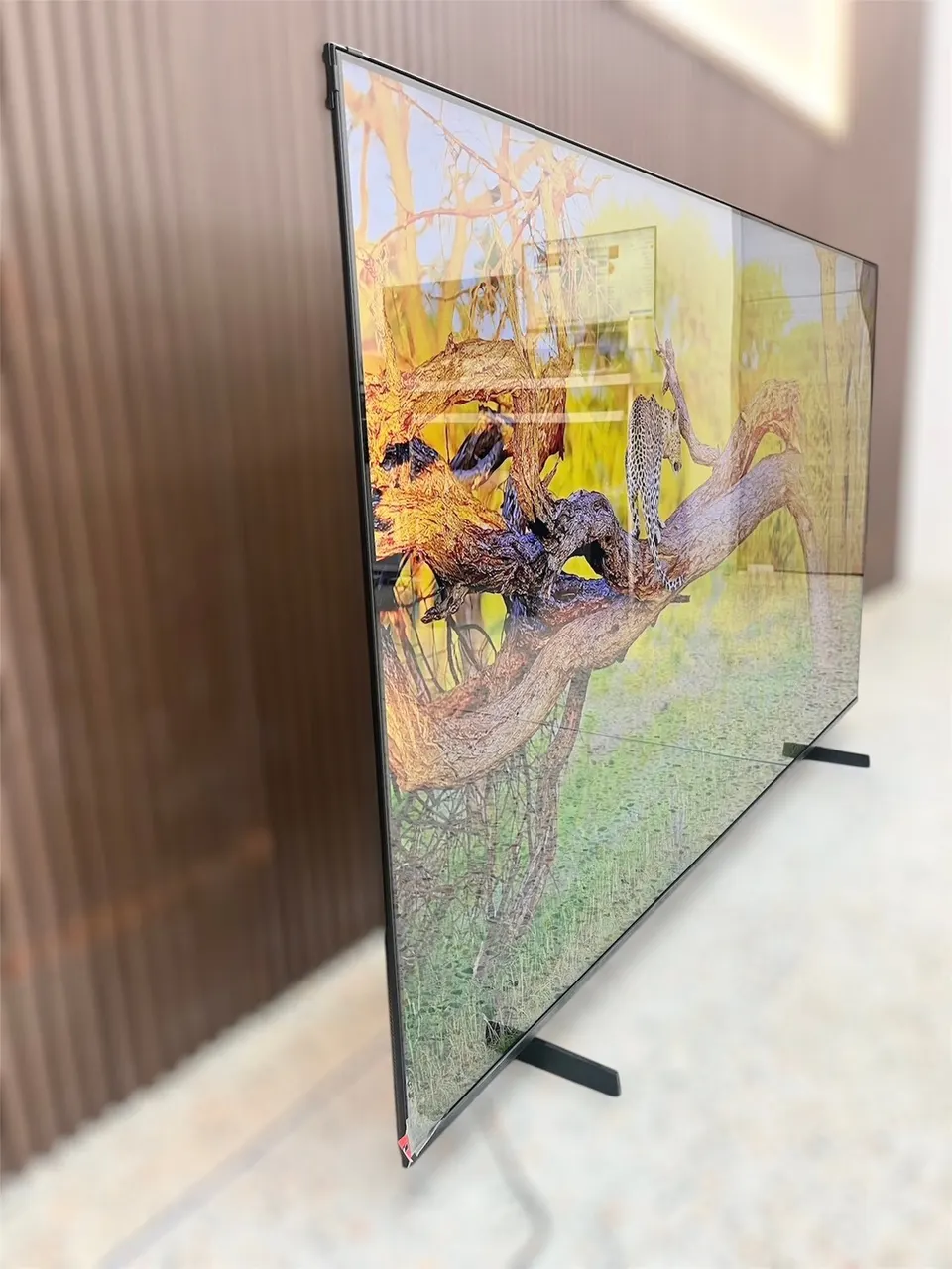 SAMSUNG Crystal UHD 4K Smart TV 65 นิ้ว รุ่น UA65U8000FKXXT รูปที่ 2