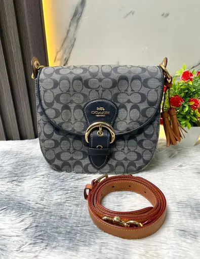 กระเป๋าแบรนด์ Coach รุ่น Kleo Shoulder Bag 23 (รหัสรุ่น C8514)