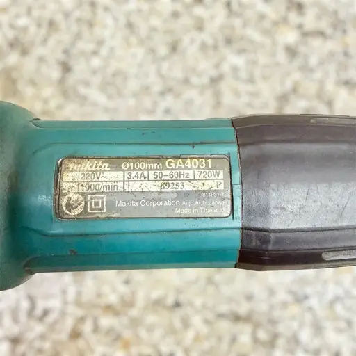 MAKITA GA4031 : เครื่องเจียไฟฟ้า 4 นิ้ว 720 W