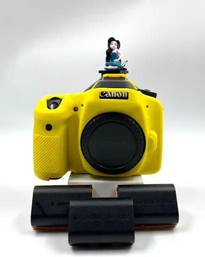 กล้อง Canon EOS 80D พร้อมเคสซิลิโคนสีเหลืองเลม่อน