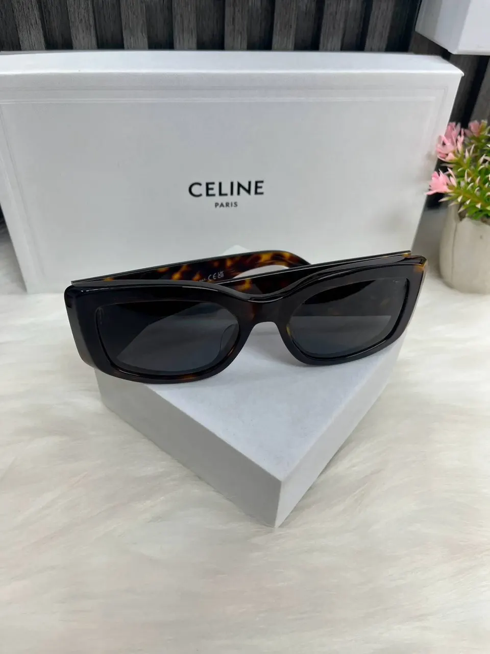 แว่นกันแดด Celine Triomphe XL 01 รุ่น CL40282U รูปที่ 2