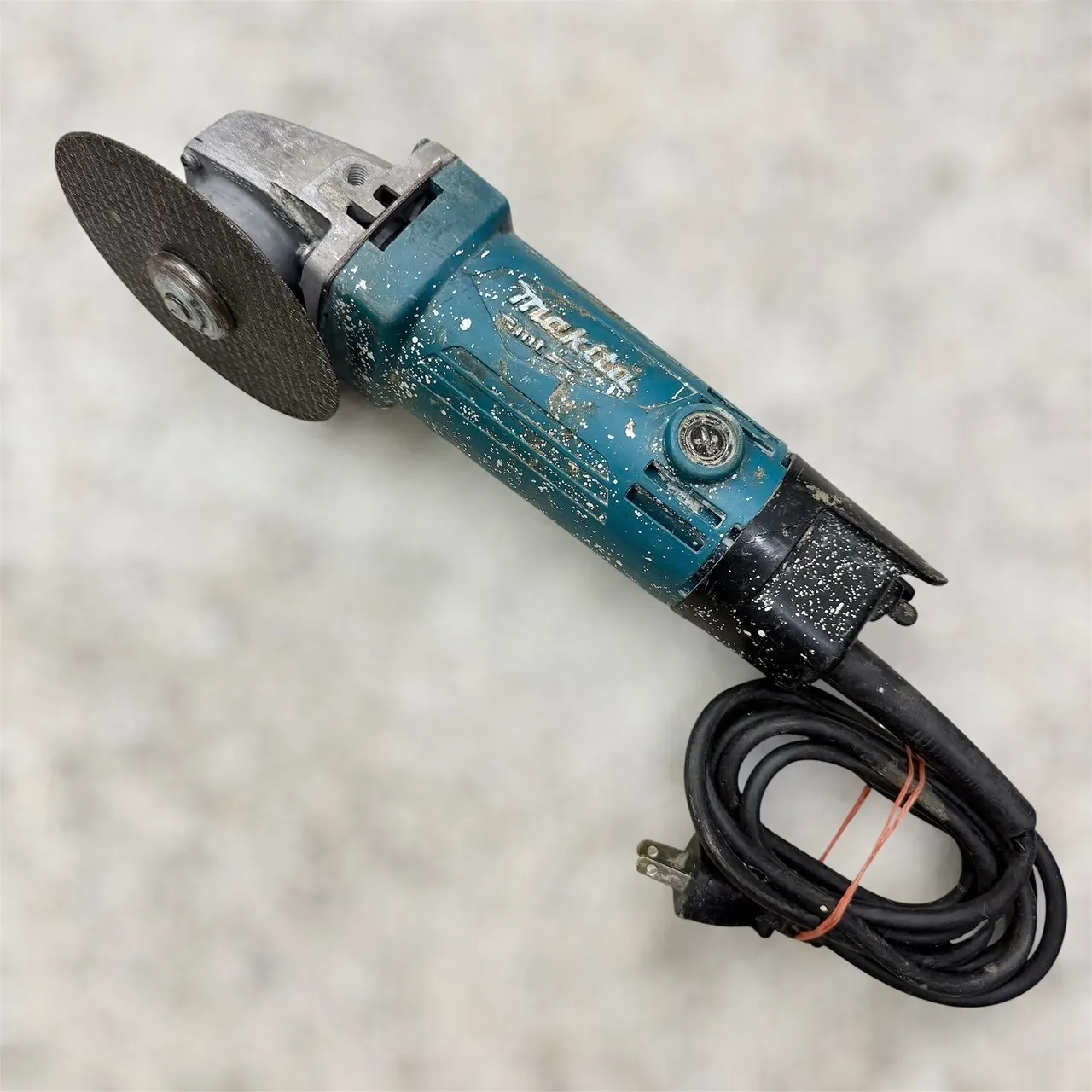 เครื่องเจียร์ไฟฟ้า Makita ขนาด 4 นิ้ว รุ่น M9504 รูปที่ 2