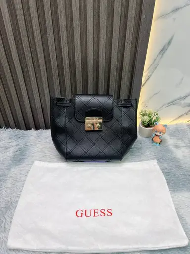 กระเป๋าเป้มินิทรงขนมจีบ GUESS Aria Small Backpack