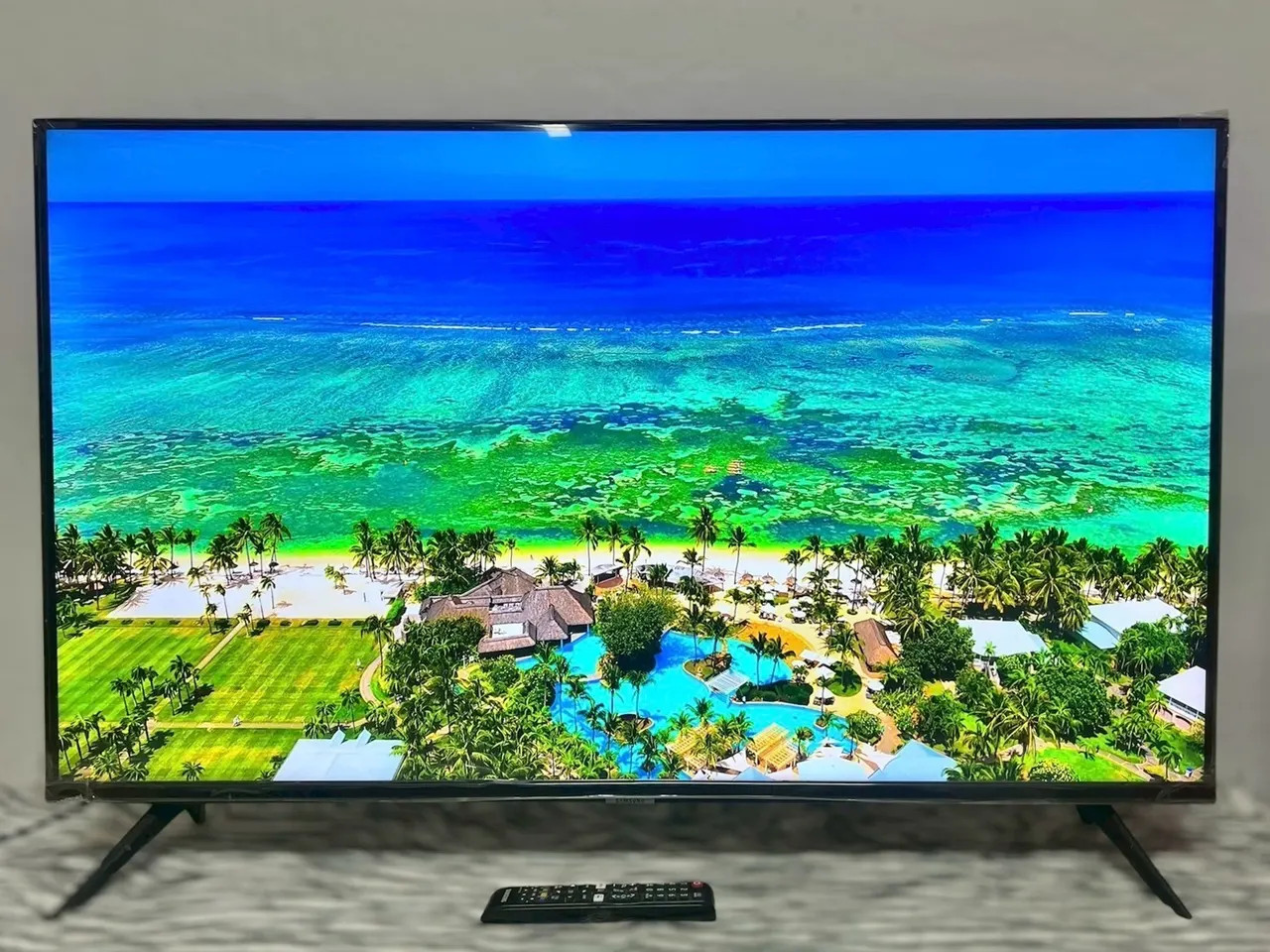 ทีวี SAMSUNG UHD 4K Smart TV 43 นิ้ว รุ่น UA43AU7002KXXT มือ2 รูปที่ 2