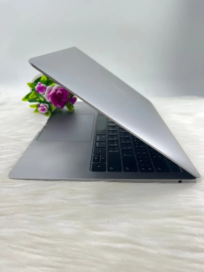 MacBook Air 13 inch 2018 รูปที่ 2