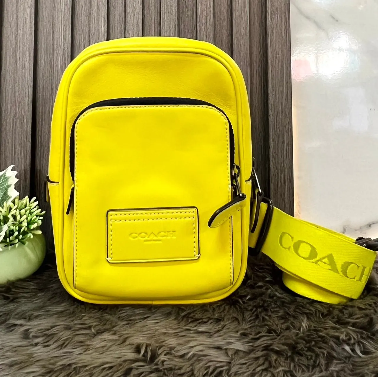 กระเป๋ามือสองสวยมาก Coach Track Pack 14 รูปที่ 2