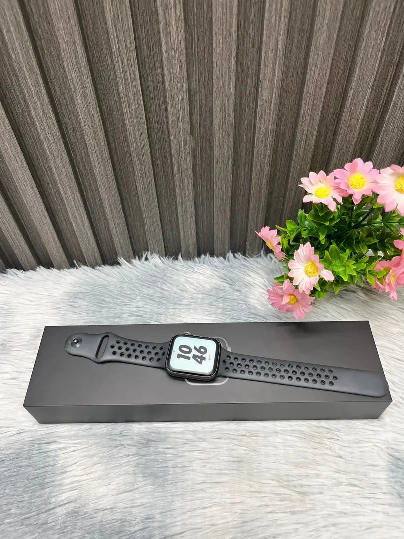 Apple Watch Series 4 (Nike+) GPS + Cellular 44mm รูปที่ 2