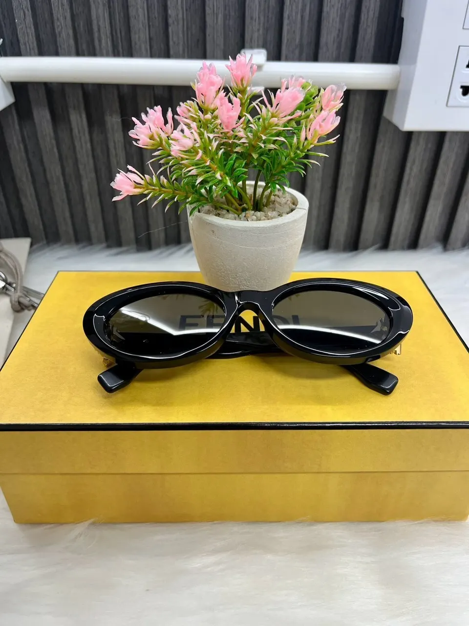 แว่นกันแดด Fendi รุ่น FF Diamonds FE40140U รูปที่ 2