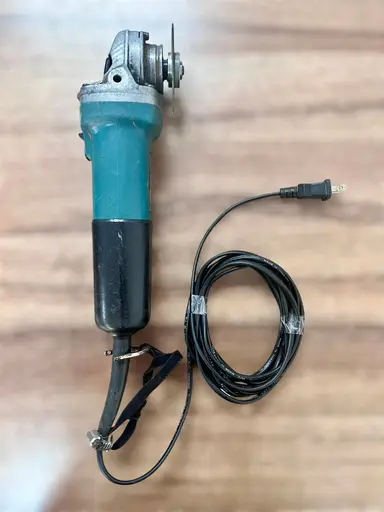 เครื่องเจียร Makita 4 นิ้ว รุ่น 9556NB