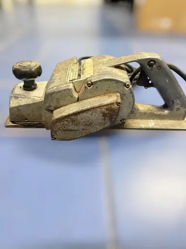 กบไฟฟ้า Makita รุ่น 1600