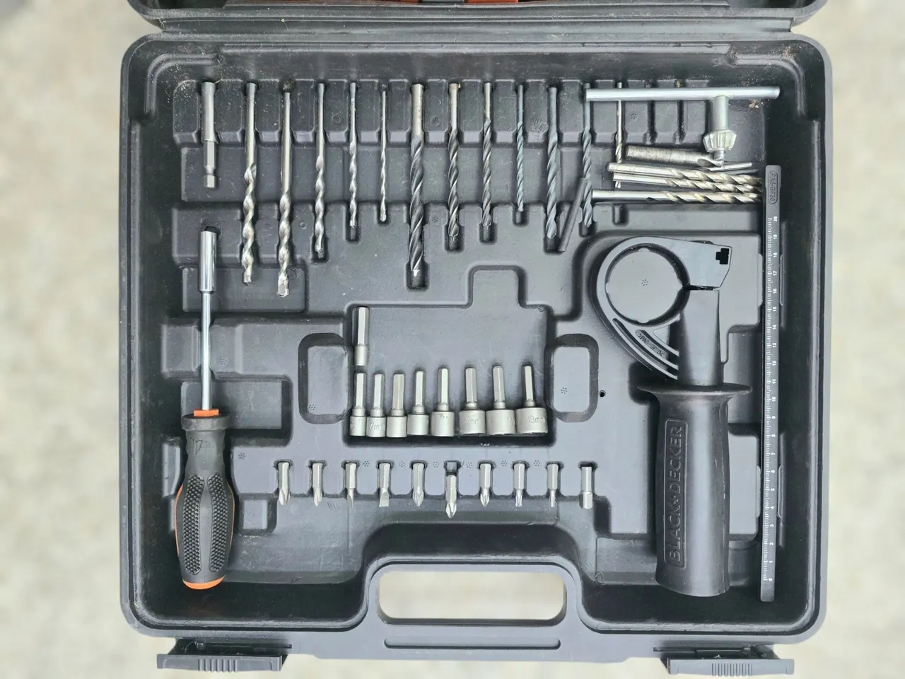 Black+Decker ชุดสว่านกระแทก 13มม. 550วัตต์ รุ่น HD555KMPR-B1 รูปที่ 2